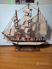 modellino scala 1:24 barca a vela Lacouronne