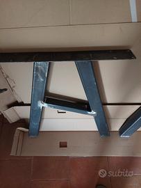 Gambe per tavolo