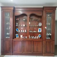Elegante parete attrezzata in legno massello