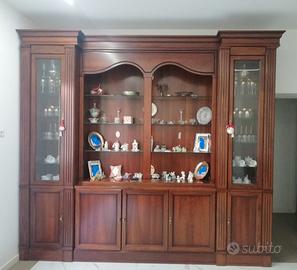 Elegante parete attrezzata in legno massello