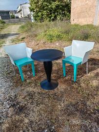 4poltroncine più tavolo Kartell