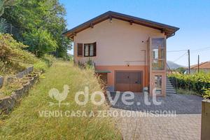 Villa di 150 m² con 3 locali e box auto a Laveno-M