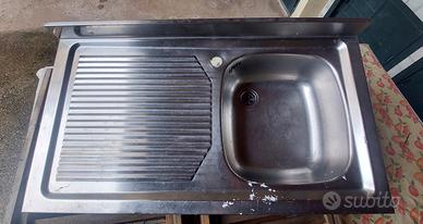 lavandino in acciaio