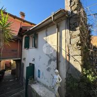 CASA SEMINDIPENDENTE A LA SPEZIA