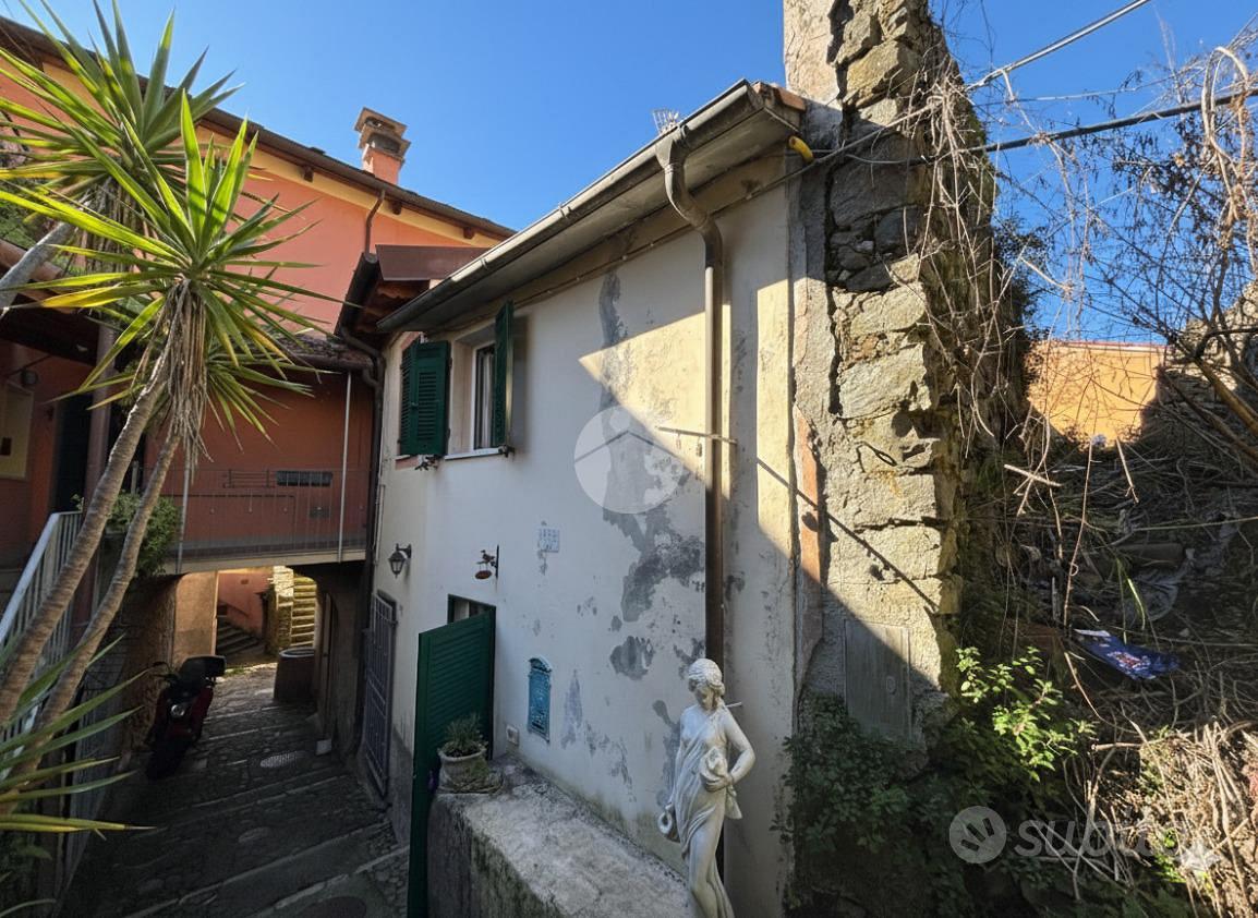 CASA SEMINDIPENDENTE A LA SPEZIA