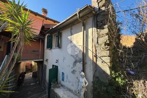 CASA SEMINDIPENDENTE A LA SPEZIA