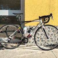 bici da corsa BMC in carbonio 