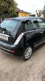 Lancia y