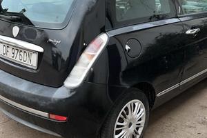 Lancia y