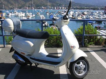 VESPA PIAGGIO 125 ET4 CON 16.000 Km. 1350,00 EURO