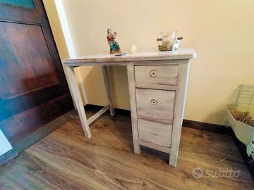 Vecchio banco da scuola