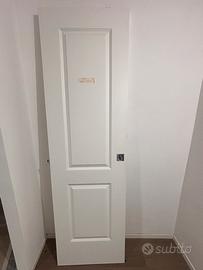 Porta scorrevole bianca bugnata