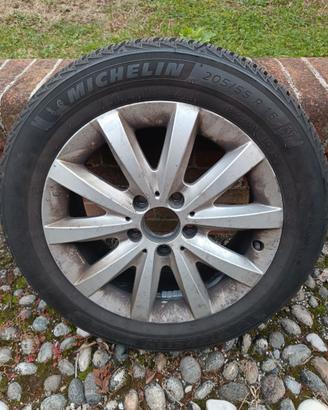 4 pneumatici invernali Michelin con cerchi in lega