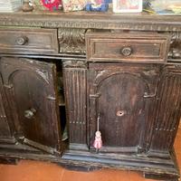 mobile in legno stile rinascimento