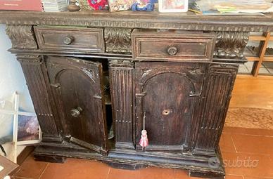mobile in legno stile rinascimento