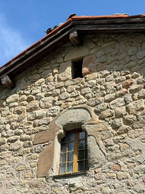 Rustico / Casale di 240 m² con 5 locali e box auto - Altro