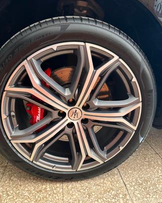 cerchi e gomme originali Maserati levante  da 21
