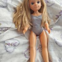 bambola con capelli e occhi stupendi