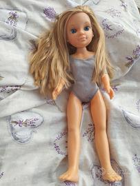 bambola con capelli e occhi stupendi