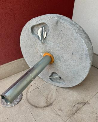 Base in cemento con maniglie per ombrellone