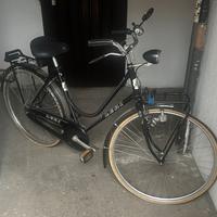 Bicicletta nera freni a bacchetta