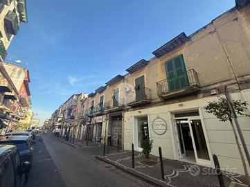 2 LOCALI A NAPOLI