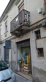 Negozio più appartamentino