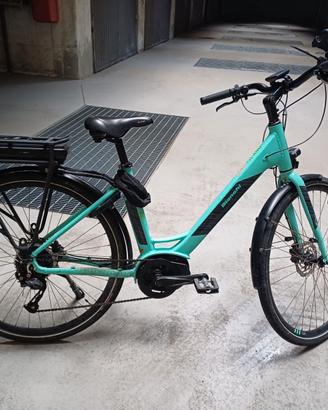 Bicicletta BIANCHI Long Island pedalata assistita