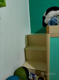 Cameretta con soppalco scrivania e libreria