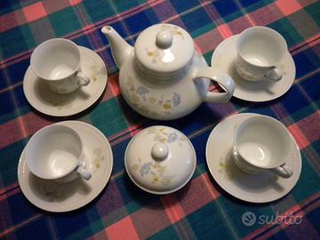 Set da tè: teiera, zuccheriera e 4 tazze