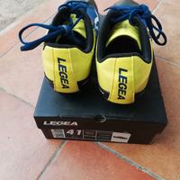 Scarpini calcio chiodate