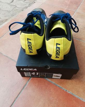 Scarpini calcio chiodate