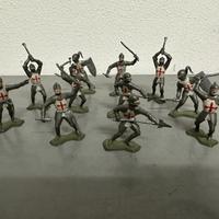 Lotto 11 soldatini anni 60/70 crociati