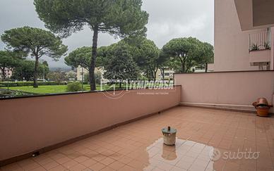 4 LOCALI CON TERRAZZA E POSTO AUTO