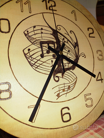 Orologio da parete in legno