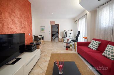 4 LOCALI A GRAVINA DI CATANIA