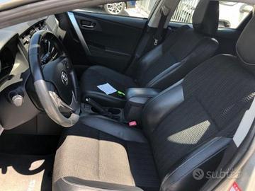 Sedili anteriori Toyota Auris HSD 2014 Lounge