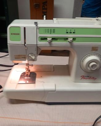 Macchina Elettrica da Cucire - SINGER -