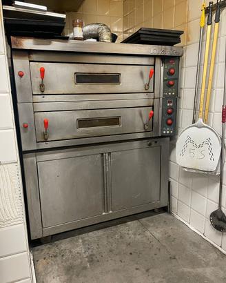 Attrezzature pizzeria +regali