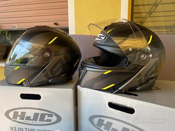 coppia di caschi moto