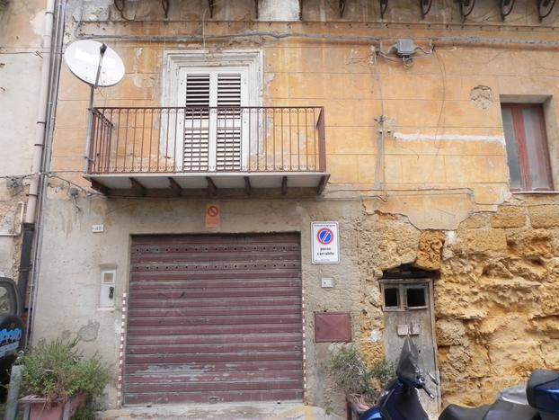 Garage + ammezzato abitabile adatto per attivita'