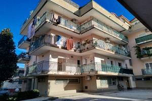 Appartamento di 3 vani con ampio box auto