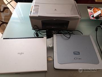 2 computer portatili e una stampante 
