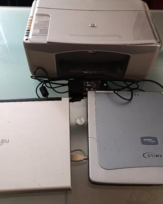 2 computer portatili e una stampante 