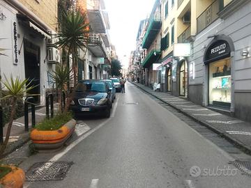 Ampio locale adiac. corso principale