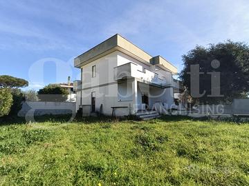 Villa bifamiliare Anzio [Via Alfieri 17VRG]