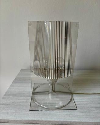 Lampada Kartell Take da comodino