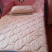 Lettino minnie piu cassettiera .