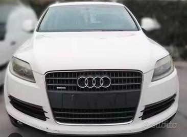 Audi q7 2010 ricambi usati