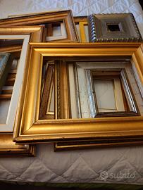 Lotto da 18 cornici nuove vari colori e misure 